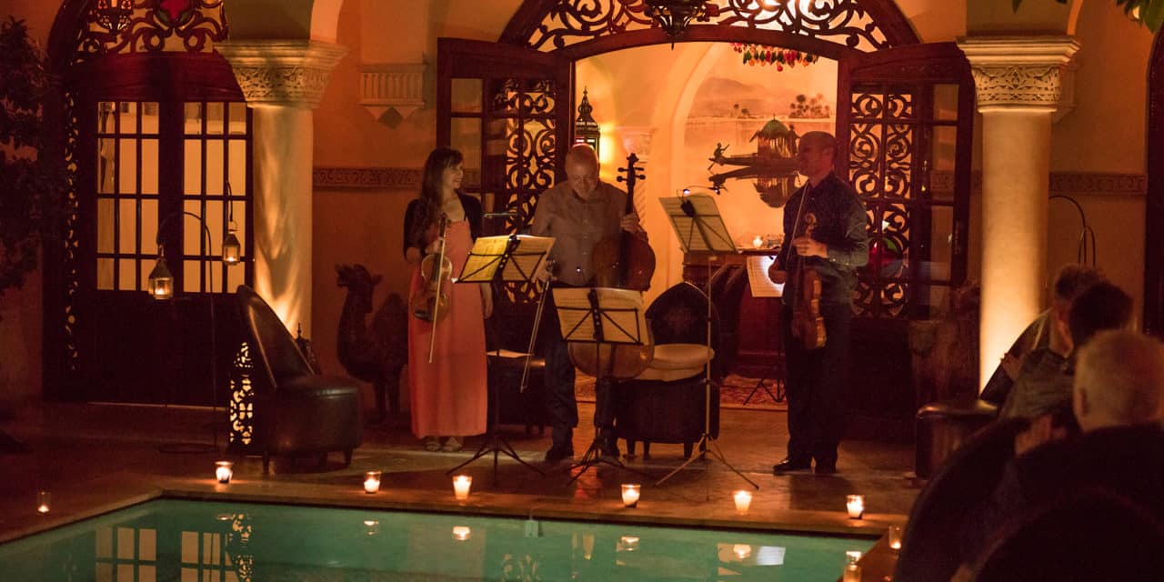 Argovia-Konzert im Riad-Innenhof Marrakesch mit Streichern am Pool – Reisebericht Terza Natura